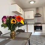 Bridgeview Central Cambridge With Parking Off Site F6
